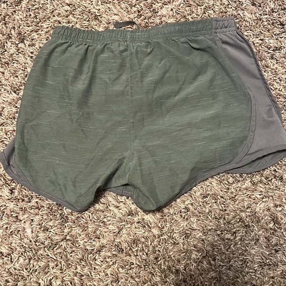 Nike shorts perfect condition - Picture 2 of 3
